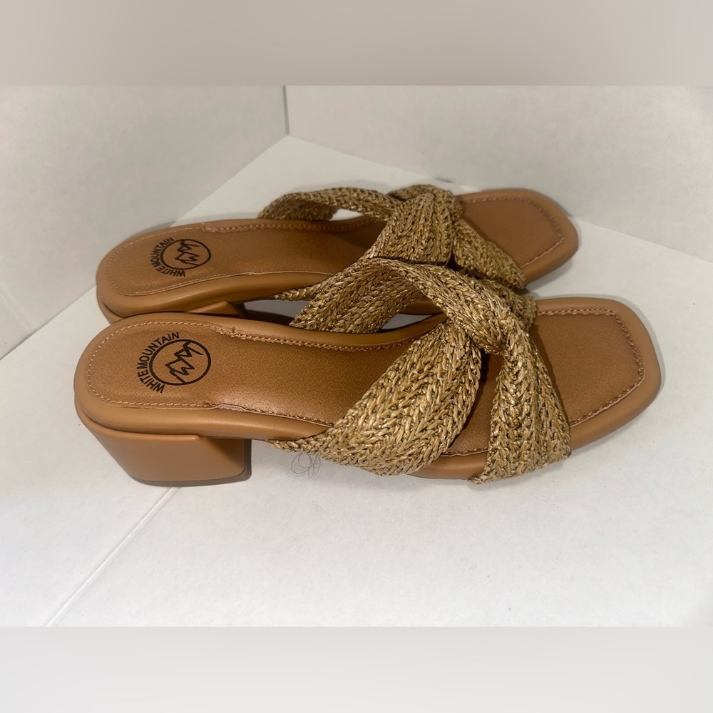 White Mountain Women's Brown Woven Sandals size 10M.     (#140)